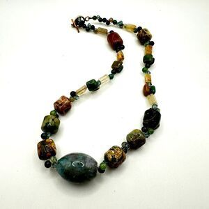 16” Agate stone and crystal accent beaded necklace!